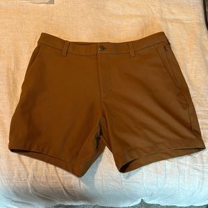 Like new Lululemon Men’s 6 1/2 inseams size 34